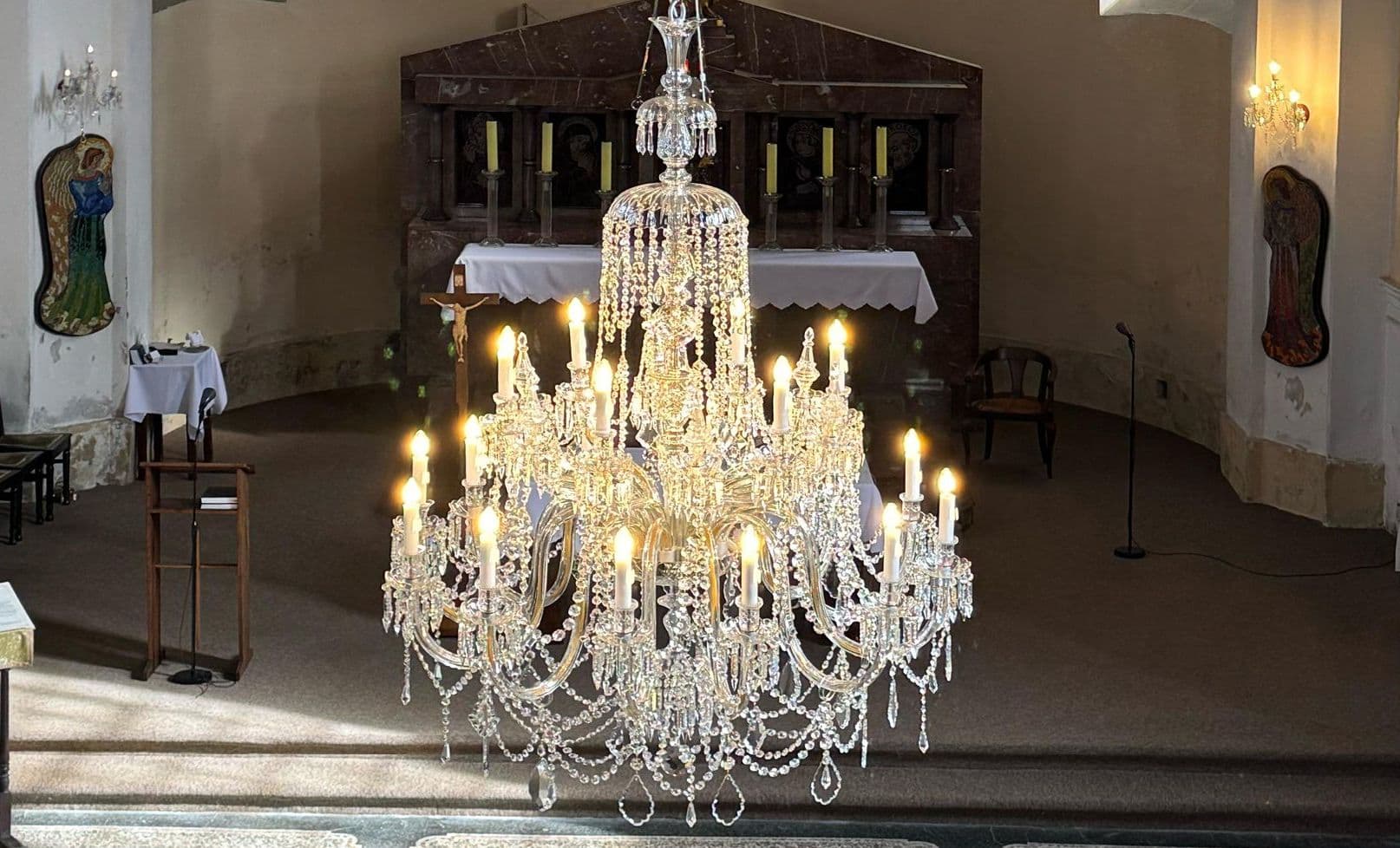 repasované křišťálové svítidlo